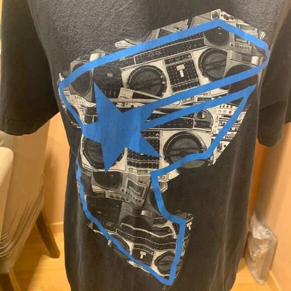 Famous Stars and Straps Vintage RARE Boombox Tee-Shirt Men’s Size Medium - Picture 3 of 5